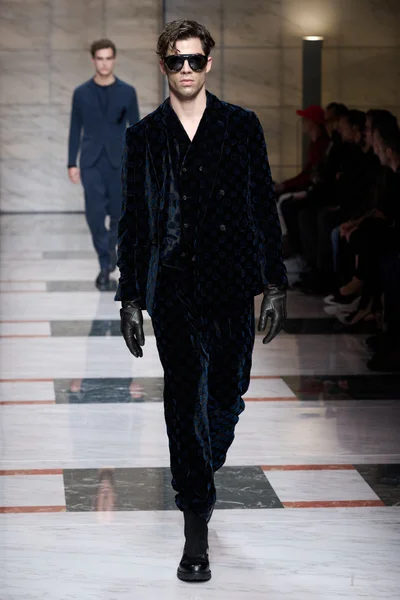 Look 57